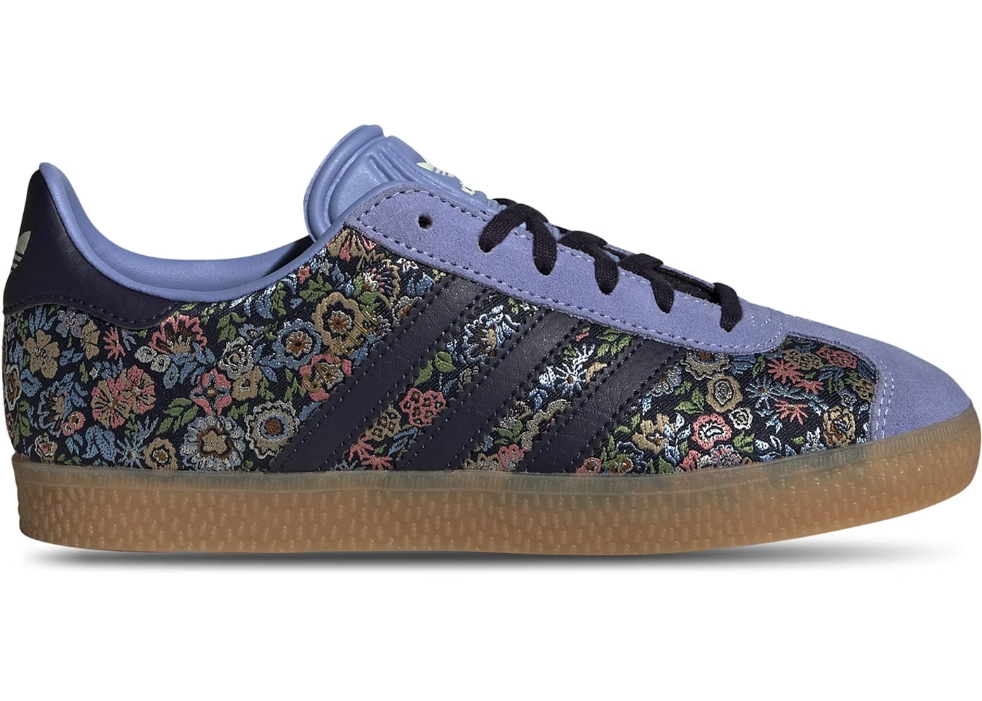 Schuhe der Marke Adidas, drei Streifen, mit Floral Blumen Muster, in der Farbe Lila mit Blumen